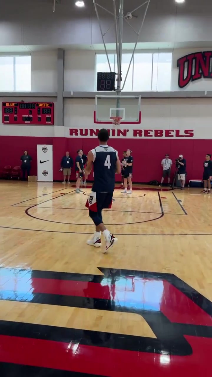 这个镜头太赏心悦目了！美媒：库里FIBA三分线投篮是降维攻击！