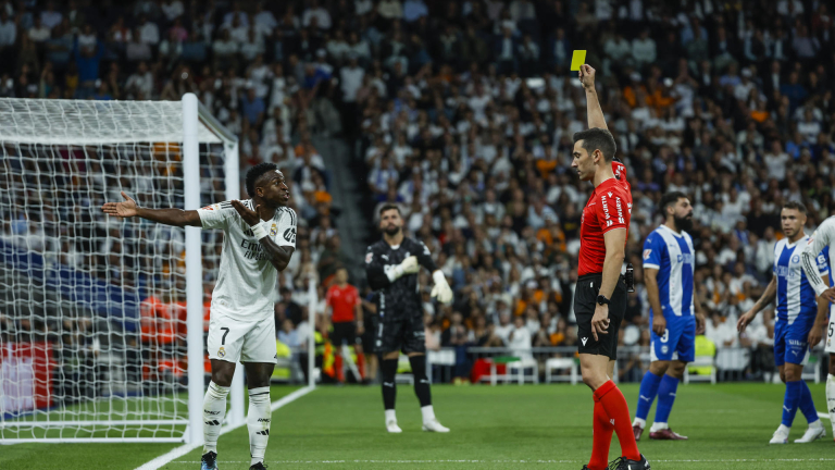 维尼公开嘲讽裁判😧科贝：许多皇马球迷对维尼的行为和态度不满