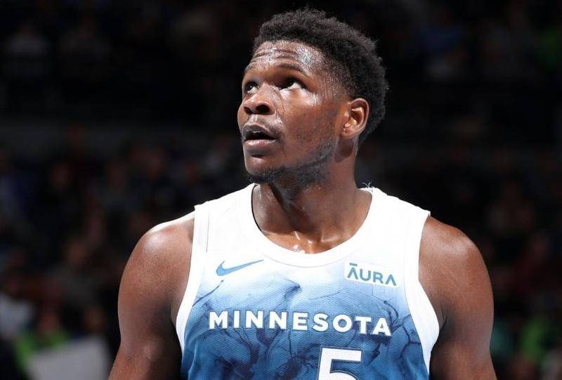 😓还需磨合！爱德华兹首战贡献27分 兰德尔&amp;迪文琴佐合计26分